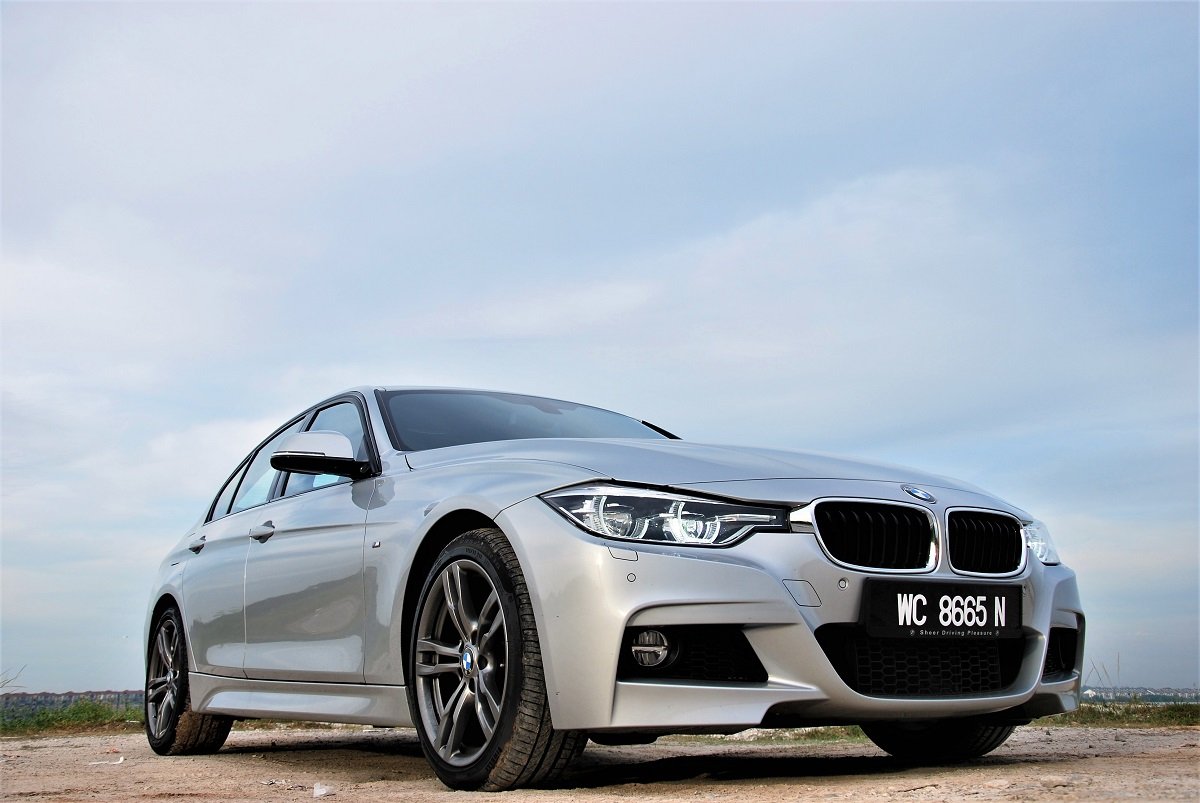 BMW 330i